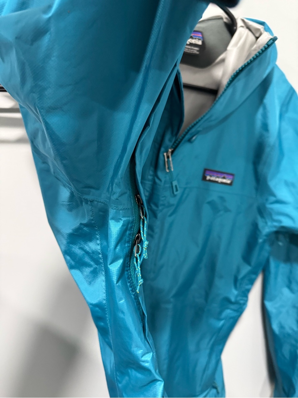 Womens size small Patagonia rain jacket - Picture 6 of 9